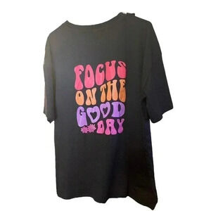 ST MOVE SIZE SMALL WITH FOCUS ON THE GOOD DAY ON BACK